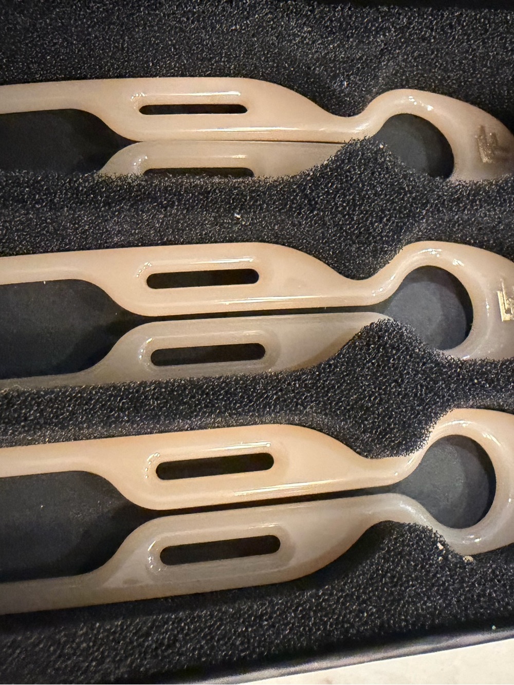 Trio of Fiona Franchimon mNº1 Hairpins — medium beige (blonde) - Picture 5 of 5